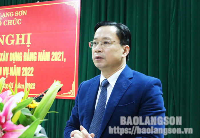 Đồng chí Hoàng Văn Nghiệm, Phó Bí thư Thường trực Tỉnh ủy phát biểu tại hội nghị