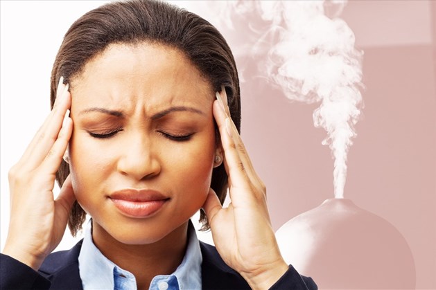 Sử dụng tinh dầu để giảm đau đầu là phương pháp tự nhiên và an toàn cho sức khỏe. Ảnh: Pinterest