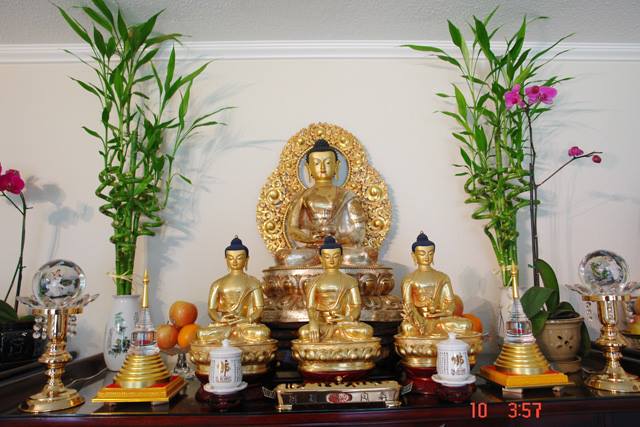 Ý nghĩa của việc cúng nước - hương- đèn- hoa quả trên bàn Phật