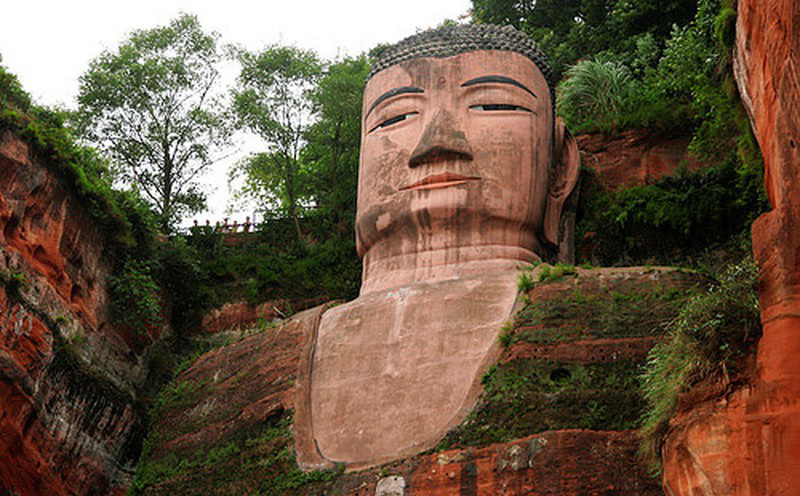 Bức tượng Phật bằng đá lớn nhất thế giới - Lạc Sơn Đại Phật