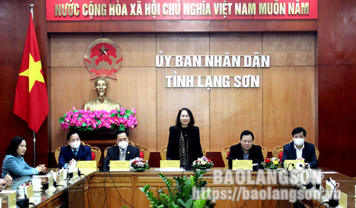 Đồng chí Lâm Thị Phương Thanh, Ủy viên Trung ương Đảng, Phó Chánh Văn phòng Thường trực Văn phòng Trung ương Đảng phát biểu tại buổi làm việc.