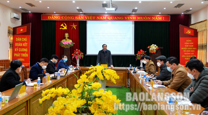 Đồng chí Dương Xuân Huyên, Ủy viên Ban Thường vụ Tỉnh ủy, Phó Chủ tịch Thường trực UBND tỉnh phát biểu chỉ đạo tại buổi làm việc