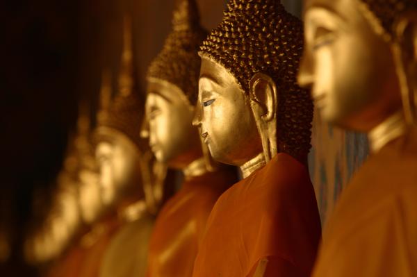 Một thời, Phật du hóa tại nước Ma-kiệt-đà, trong một cái hang ở rừng Mãng-nại, thôn Xà-đấu. Bấy giờ Tôn giả Di-hê làm thị giả Phật.