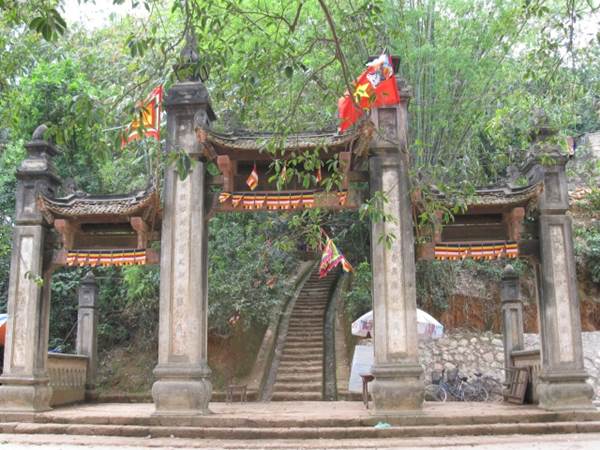 Tam quan chùa Tây Phương