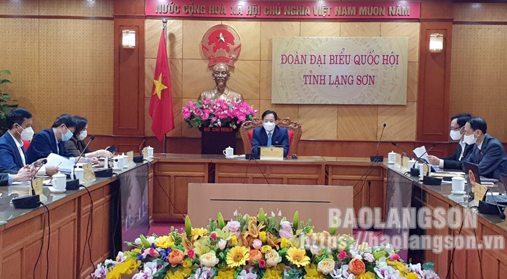 Các đại biểu dự phiên họp chất vấn và trả lời chất vấn tại điểm cầu tỉnh Lạng Sơn