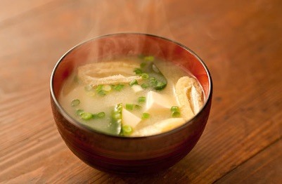 Canh miso là một món ăn rất có lợi cho sức khỏe đặc biệt là sức khỏe đường ruột. Ảnh: Washoku