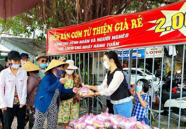 Điểm bán cơm 2.000 trở thành nơi lui tới của nhiều lao động nghèo, người bệnh ở TP Huế.