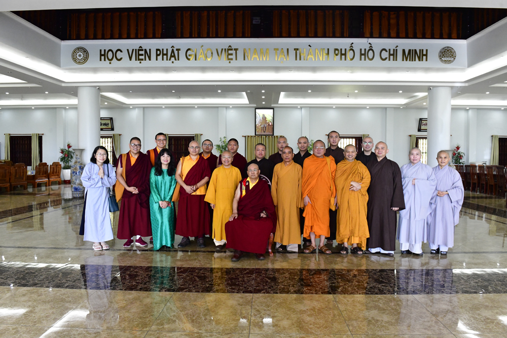 Phái đoàn dòng truyền thừa Drikung Kagyu Ấn Độ, Nepal viếng thăm Học viện PGVN tại TP. HCM