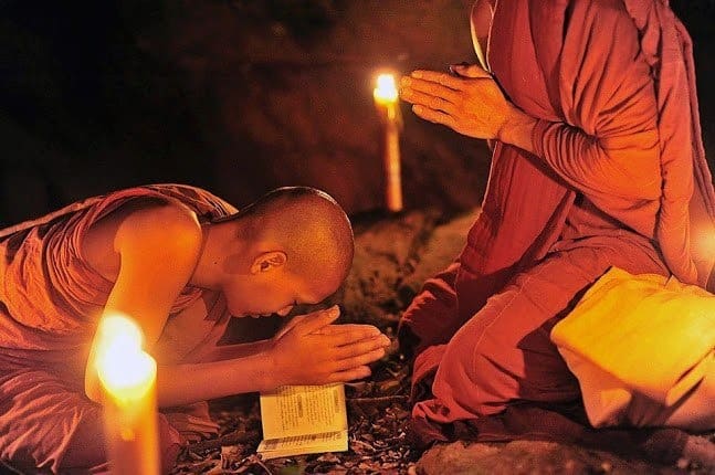 Người Phật tử lễ bái cúng dường Phật với tâm như thế nào ?