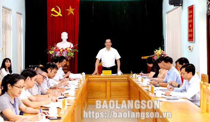 Đồng chí Dương Xuân Huyên, Phó Chủ tịch Thường trực UBND tỉnh, Phó Trưởng Ban chỉ đạo thực hiện quy chế dân chủ ở cơ sở tỉnh phát biểu tại buổi kiểm tra