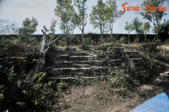 Hé lộ bất ngờ về tòa thành cổ bị bỏ hoang ở Huế