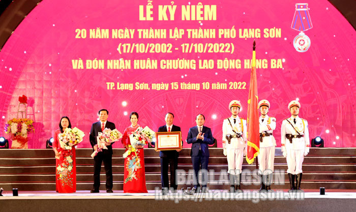 Thành phố Lạng Sơn kỷ niệm 20 năm ngày thành lập và đón nhận Huân chương Lao động hạng Ba