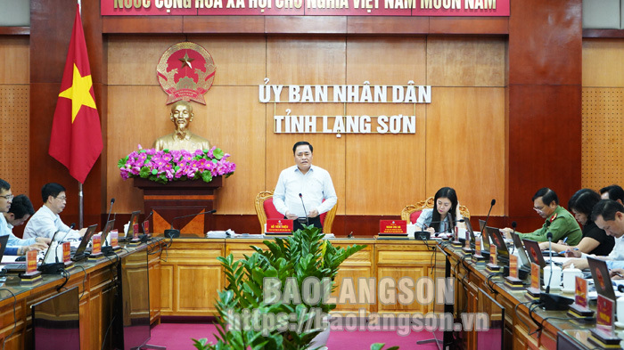 Đồng chí Hồ Tiến Thiệu, Chủ tịch UBND tỉnh phát biểu kết luận phiên họp UBND tỉnh thường kỳ tháng 11