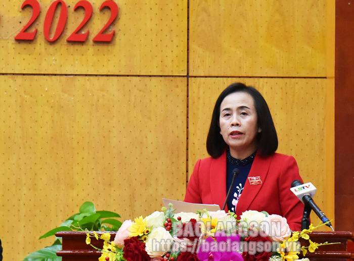 Đồng chí Đoàn Thị Hậu, Chủ tịch HĐND tỉnh phát biểu khai mạc kỳ họp
