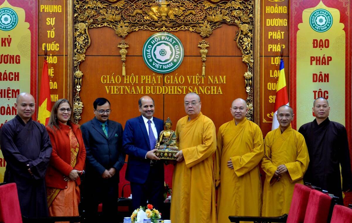 Hà Nội: Đại sứ ĐMTQ CH Ấn Độ, Sri Lanka chúc mừng thành công Đại hội đại biểu Phật giáo Việt Nam lần thứ IV