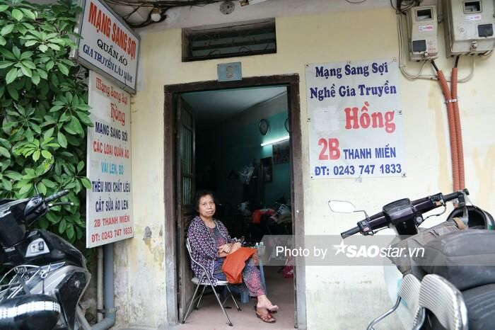Người phụ nữ cuối cùng 'giữ lửa' nghề vá mạng sang sợi ở Hà Nội: Vá cả những kỷ niệm cho đời