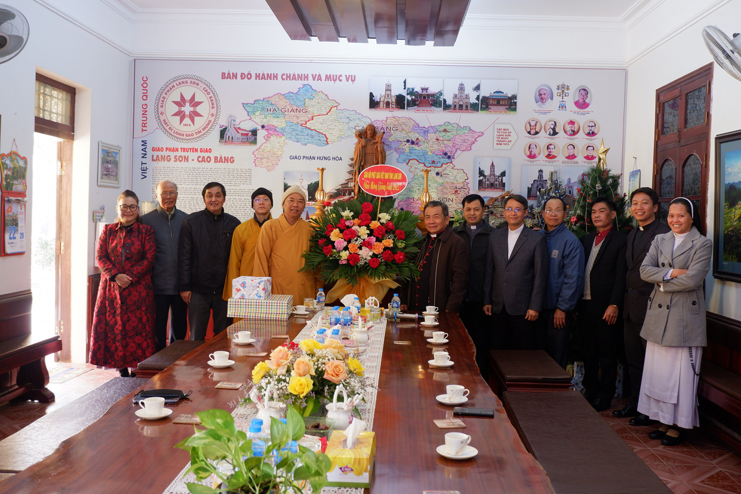 Phật giáo tỉnh chúc mừng Lễ Noel tại Tòa giám mục Lạng Sơn