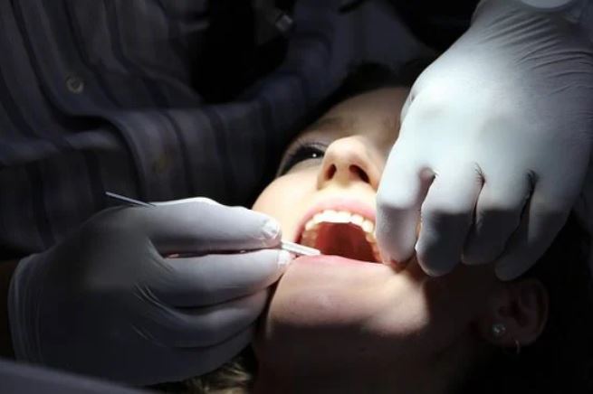 Chảy máu chân răng là dấu hiệu của 5 bệnh nguy hiểm, chớ nên xem