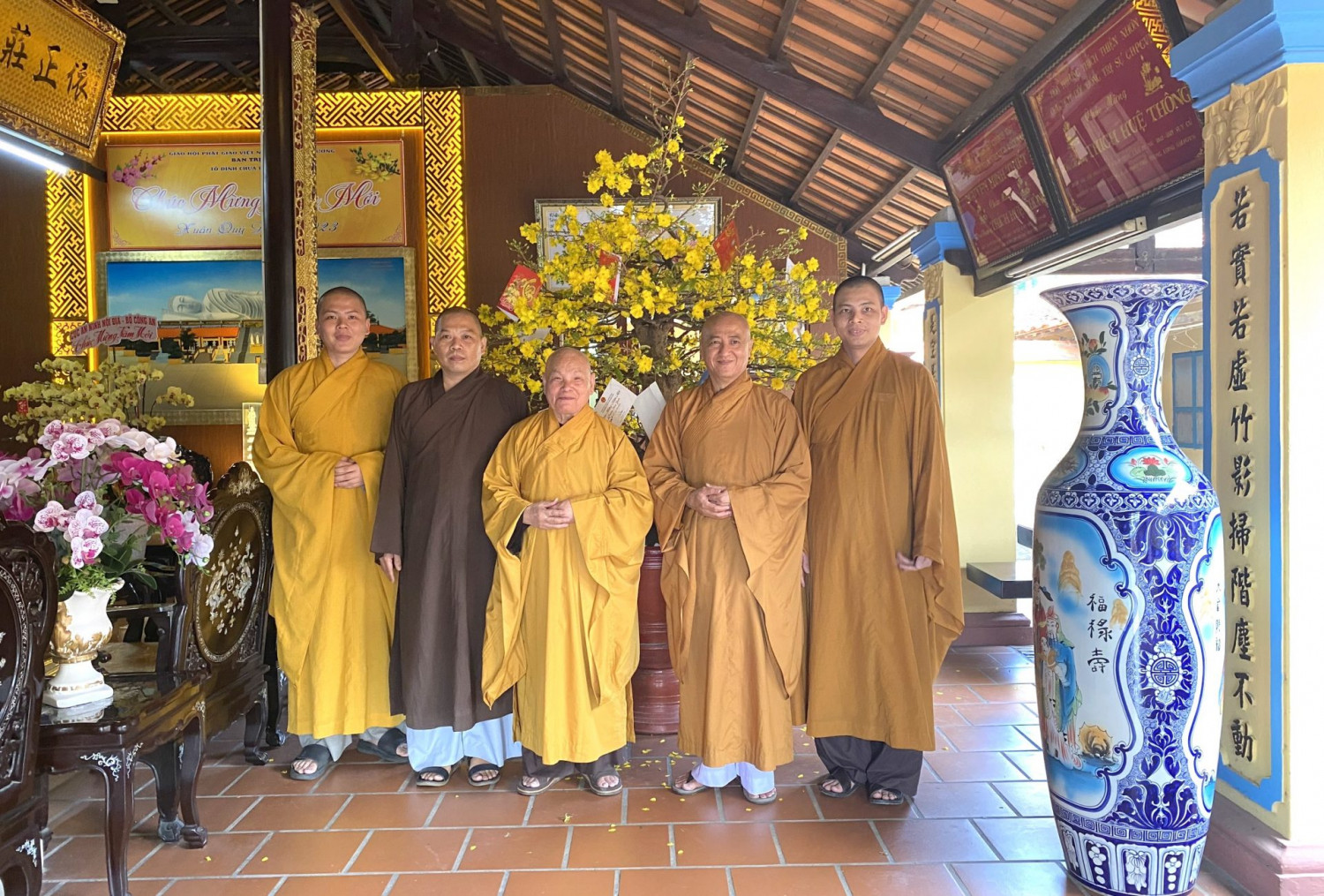Bình Dương: Đức Trưởng lão Hòa thượng Chủ tịch thăm Tổ đình Hội Khánh nhân ngày đầu năm