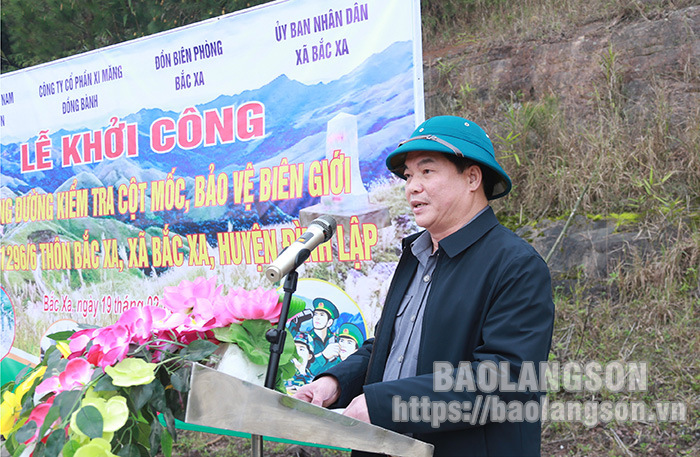 Đồng chí Nông Lương Chấn, Ủy viên Ban Thường vụ Tỉnh ủy, Chủ tịch Ủy ban MTTQ Việt Nam tỉnh phát biểu tại lễ khởi công