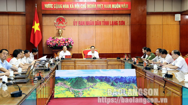 Đồng chí Hồ Tiến Thiệu, Phó Bí thư Tỉnh ủy, Chủ tịch UBND và các đại biểu dự hội nghị tại điểm cầu tỉnh Lạng Sơn
