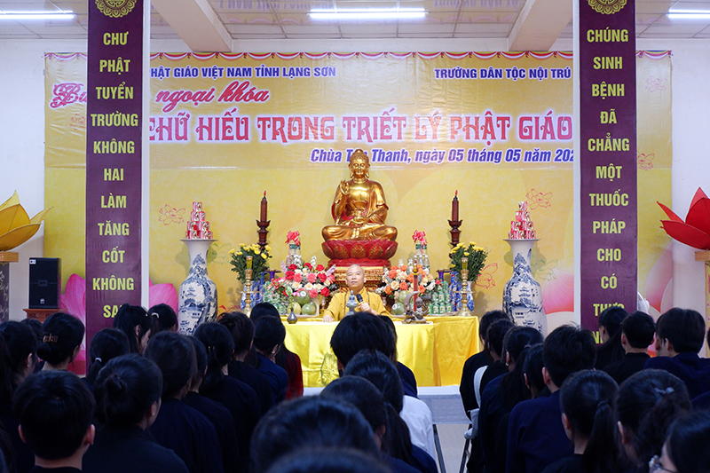 Lạng Sơn: Thượng tọa Thích Quảng Truyền thuyết giảng về chữ Hiếu cho các em học sinh