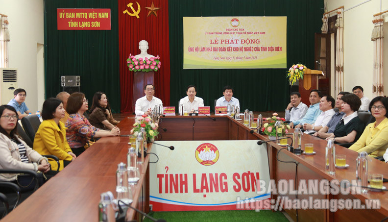 Các đại biểu dự lễ phát động tại điểm cầu Uỷ ban MTTQ Việt Nam tỉnh Lạng Sơn.