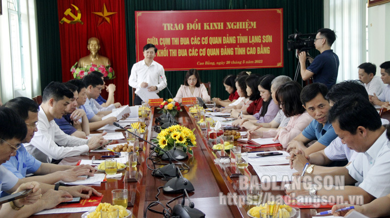 Các đại biểu cụm - khối thi đua các cơ quan Đảng 2 tỉnh Lạng Sơn, Cao Bằng tại buổi trao đổi kinh nghiệm