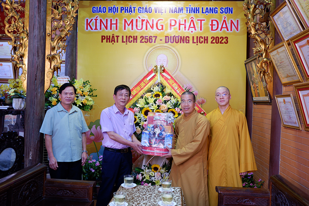 Lạng Sơn: Lãnh đạo chính quyền, MTTQ và các cơ quan đoàn thể thăm chúc mừng Đại lễ Phật đản - Phật lịch 2567