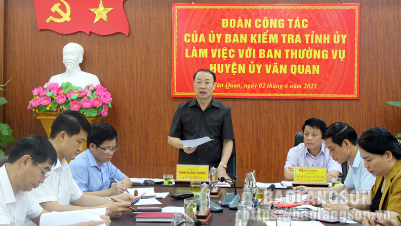 Đồng chí Nguyễn Công Trưởng, Uỷ viên Ban Thường vụ Tỉnh ủy, Chủ nhiệm UBKT Tỉnh ủy, trưởng đoàn công tác phát biểu kết luận buổi làm việc.