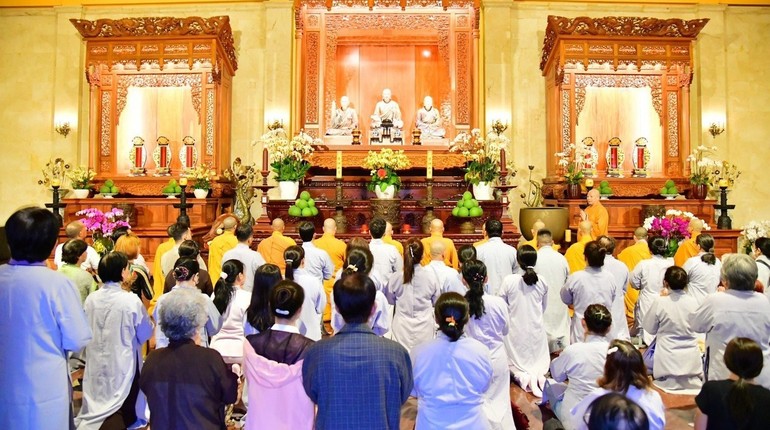 Phật giáo Q.10 cúng dường trường hạ Việt Nam Quốc Tự và tổ đình Từ Nghiêm