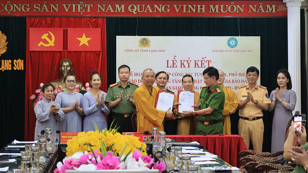 Lạng Sơn: Ban Trị sự Phật giáo tỉnh ký kết tuyên truyền về bảo đảm trật tự, an toàn giao thông giai đoạn 2023 - 2026