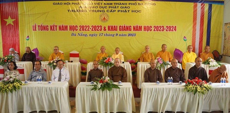 Trường Trung cấp Phật học Đà Nẵng tổ chức lễ tổng kết năm học 2022-2023 và khai giảng năm học mới tại chùa Phổ Đà