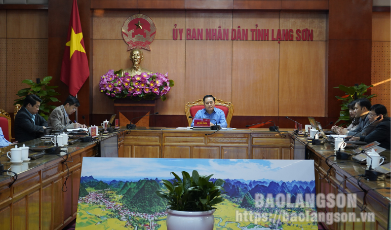 Đồng chí Hồ Tiến Thiệu, Phó Bí thư Tỉnh uỷ, Chủ tịch UBND tỉnh chủ trì phiên họp tại điểm cầu Lạng Sơn