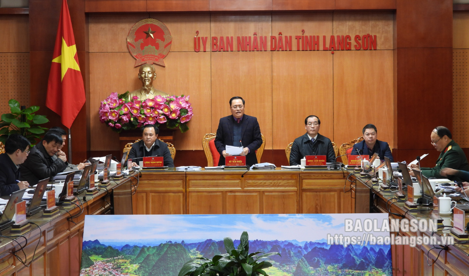 Đồng chí Hồ Tiến Thiệu, Chủ tịch UBND tỉnh phát biểu kết luận tại phiên họp.