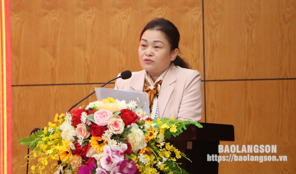 Lãnh đạo Đảng ủy Khối các cơ quan tỉnh phát biểu tại hội nghị