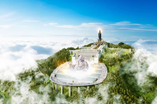 Tôn tượng Di Lặc Bồ Tát trên đỉnh núi Bà Đen. Ảnh: Sun World Ba Den Mountain