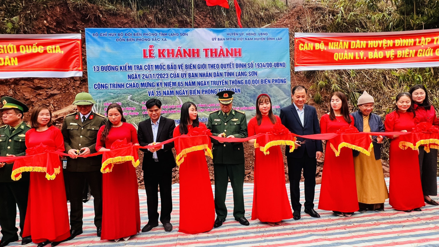 Ban Trị sự Phật giáo tỉnh khánh thành 13 đường kiểm tra cột mốc bảo vệ biên giới tại huyện Đình Lập