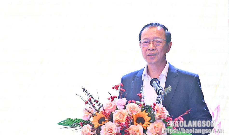 Đồng chí Phạm Ngọc Thưởng, Thứ Trưởng Bộ GD&ĐT phát biểu tại hội nghị