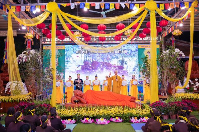 Hà Nội: Xúc động lễ tưởng niệm Đức Phật Thích Ca Mâu Ni nhập Niết bàn tại chùa Tân Hải