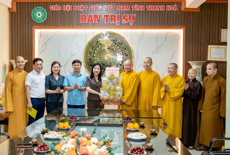 Thanh Hóa: Lãnh đạo tỉnh chúc mừng Đại lễ Phật đản Phật lịch 2568 đến Tăng Ni, Phật tử