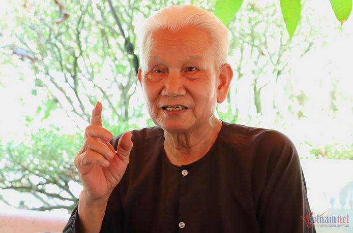 Nhiều năm qua, ông Huỳnh Văn Bảy vẫn miệt mài giúp đỡ bà con nghèo.
