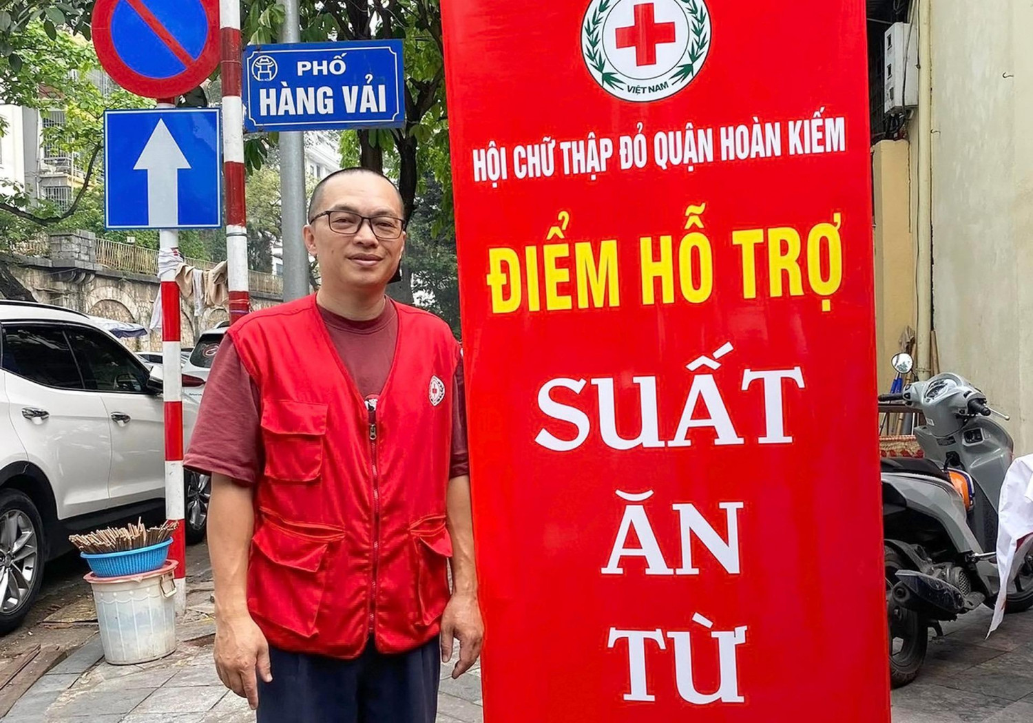 Người đàn ông Hà Nội hết lòng với việc thiện nguyện: Tôi cảm thấy rất vui, chưa bao giờ mệt mỏi