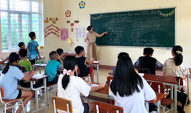Lớp học tiếng Anh miễn phí của cô giáo 9x Quảng Bình: Cho đi là nhận lại