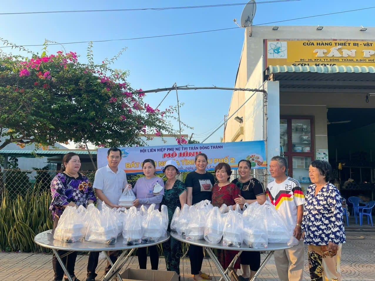 Mô hình "bát cơm nghĩa tình" giúp người khốn khó có bữa ăn ấm bụng