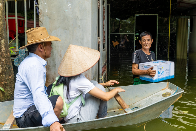 Hành trình "nhường cơm sẻ áo": Sẵn sàng hướng về khúc ruột" miền Trung