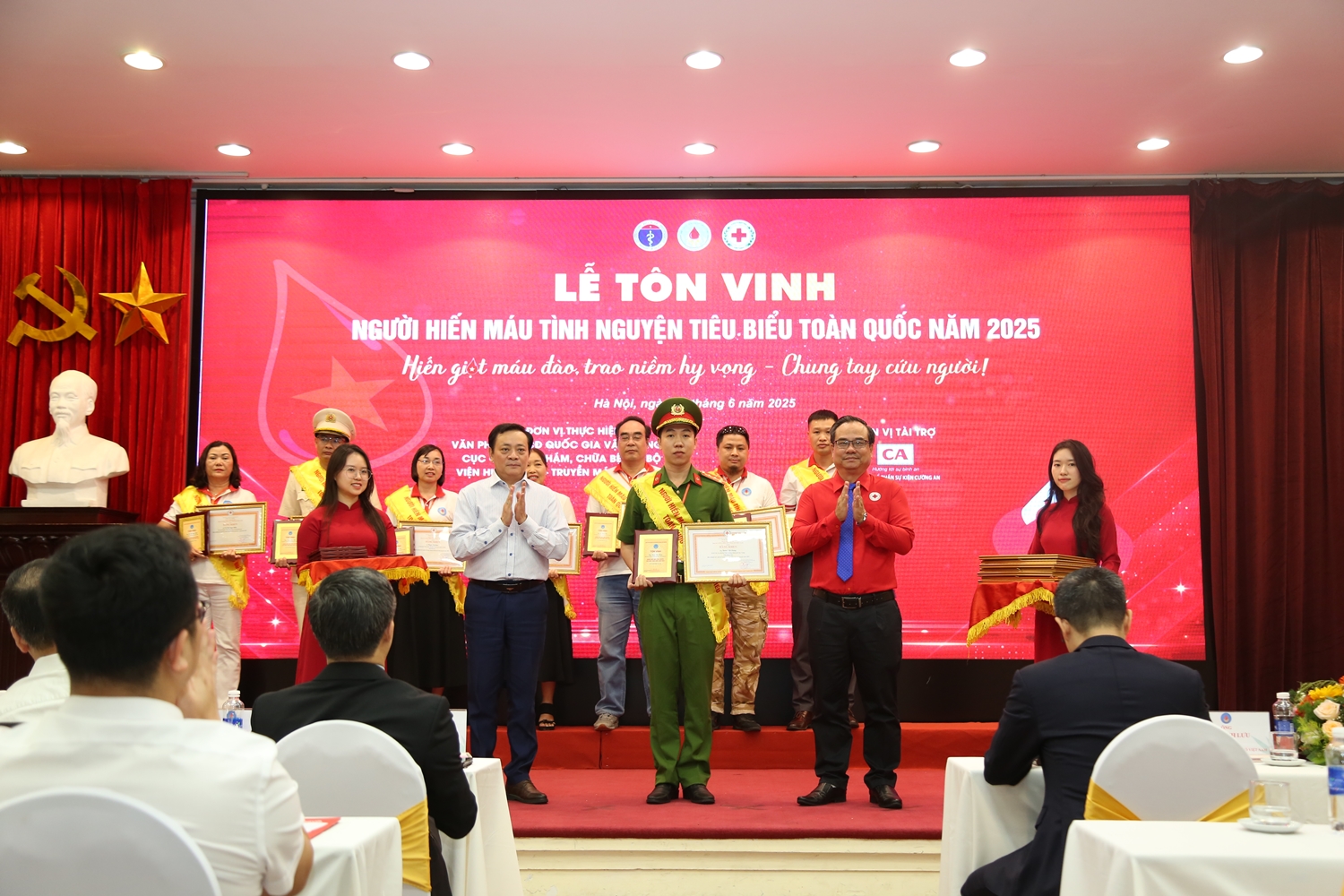 Gia tài 'sổ đỏ' của những 'người hùng' thầm lặng giữa đời thường