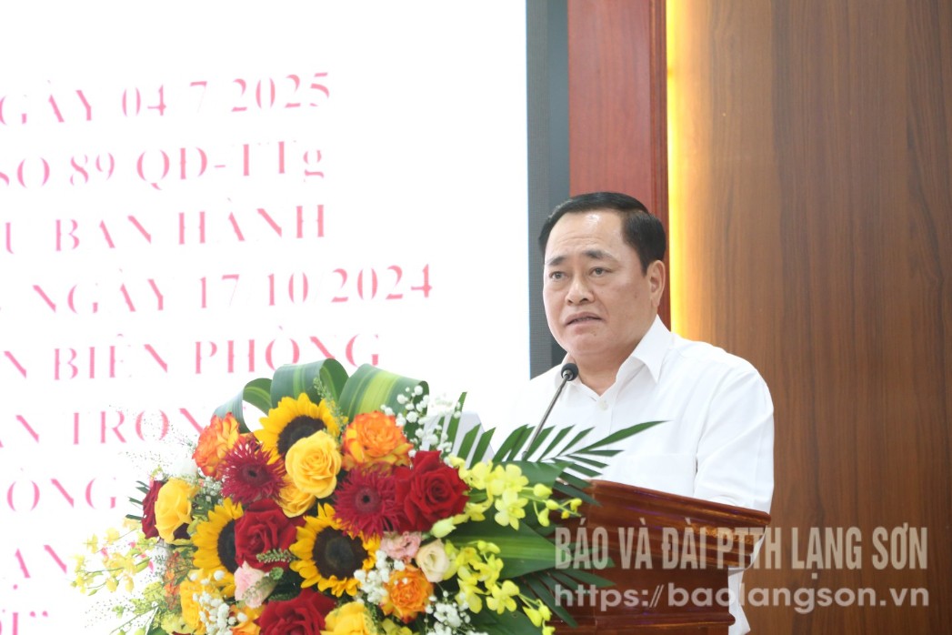 Đồng chí Hồ Tiến Thiệu, Phó Bí thư Tỉnh ủy, Chủ tịch UBND tỉnh phát biểu kết luận hội nghị.