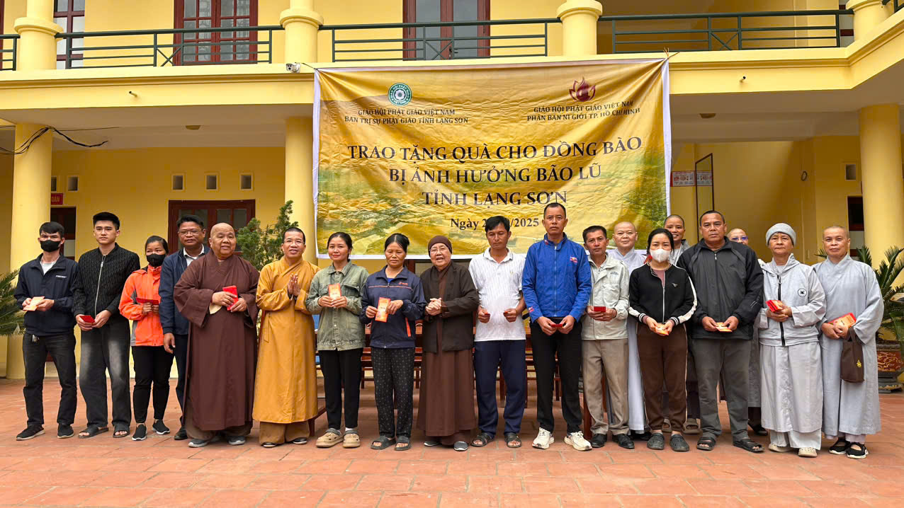 Lạng Sơn: Ban Từ thiện xã hội Phật giáo tỉnh phối hợp tổ chức chương trình thăm và tặng quà cho các gia đình bị ảnh hưởng do bão số 11