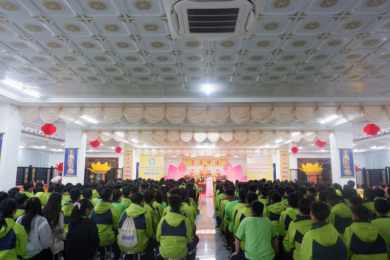 Lạng Sơn: Chùa Thành tổ chức chương trình trải nghiệm “Giáo dục giá trị sống - Kĩ năng sống” cho các em học sinh